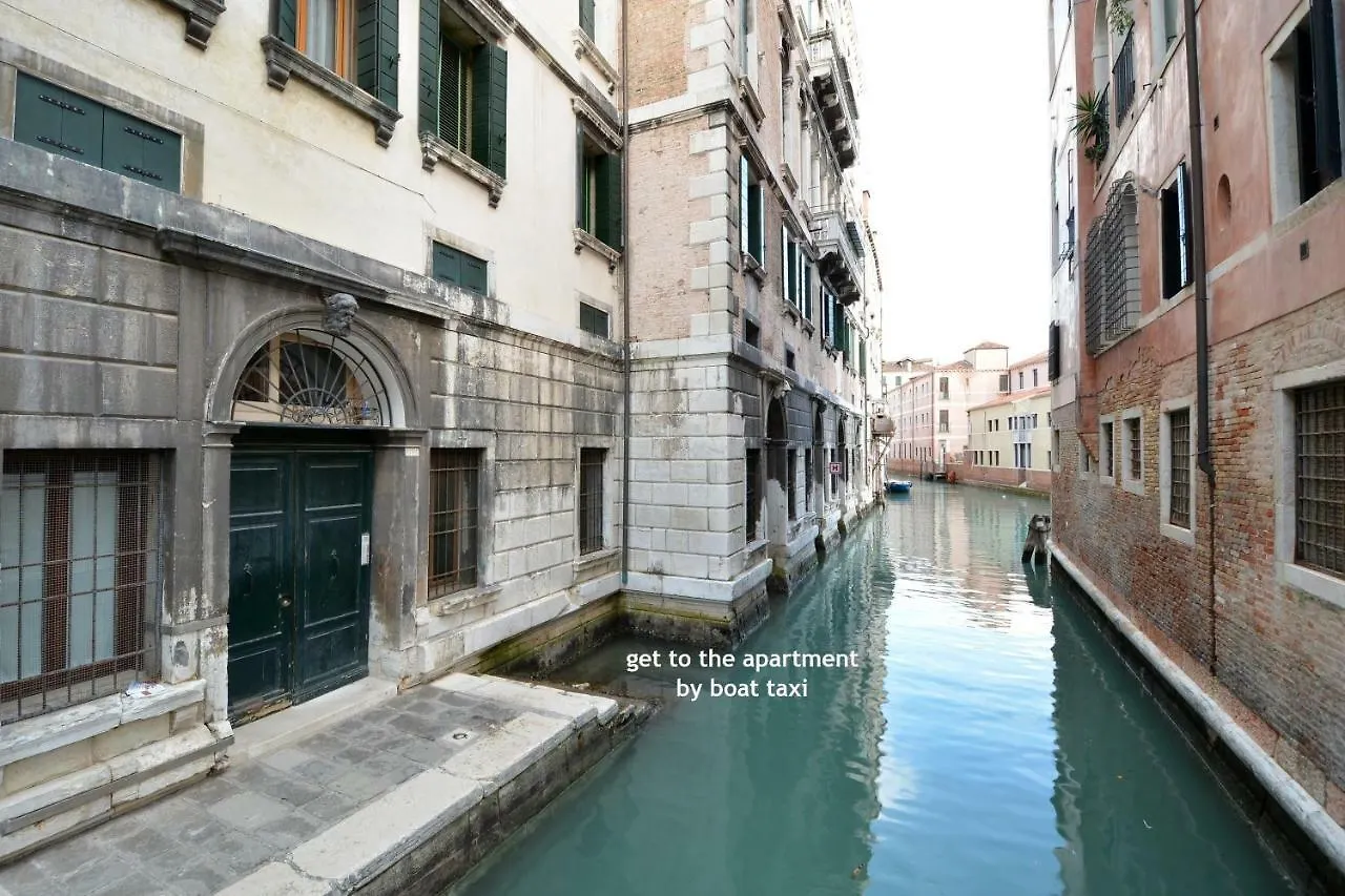 Marco Canal-Views Venice Apartment