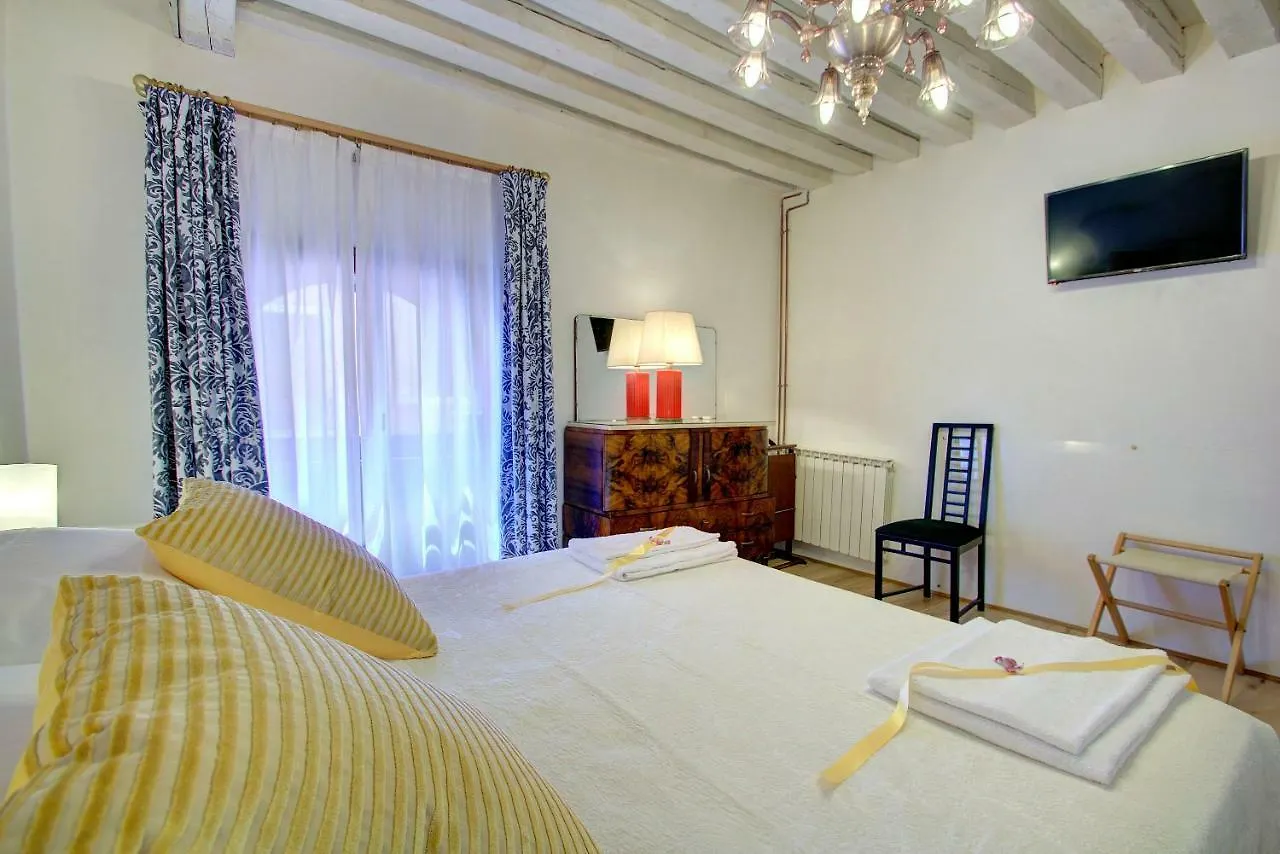 Apartment Marco Canal-Views Venice Italy